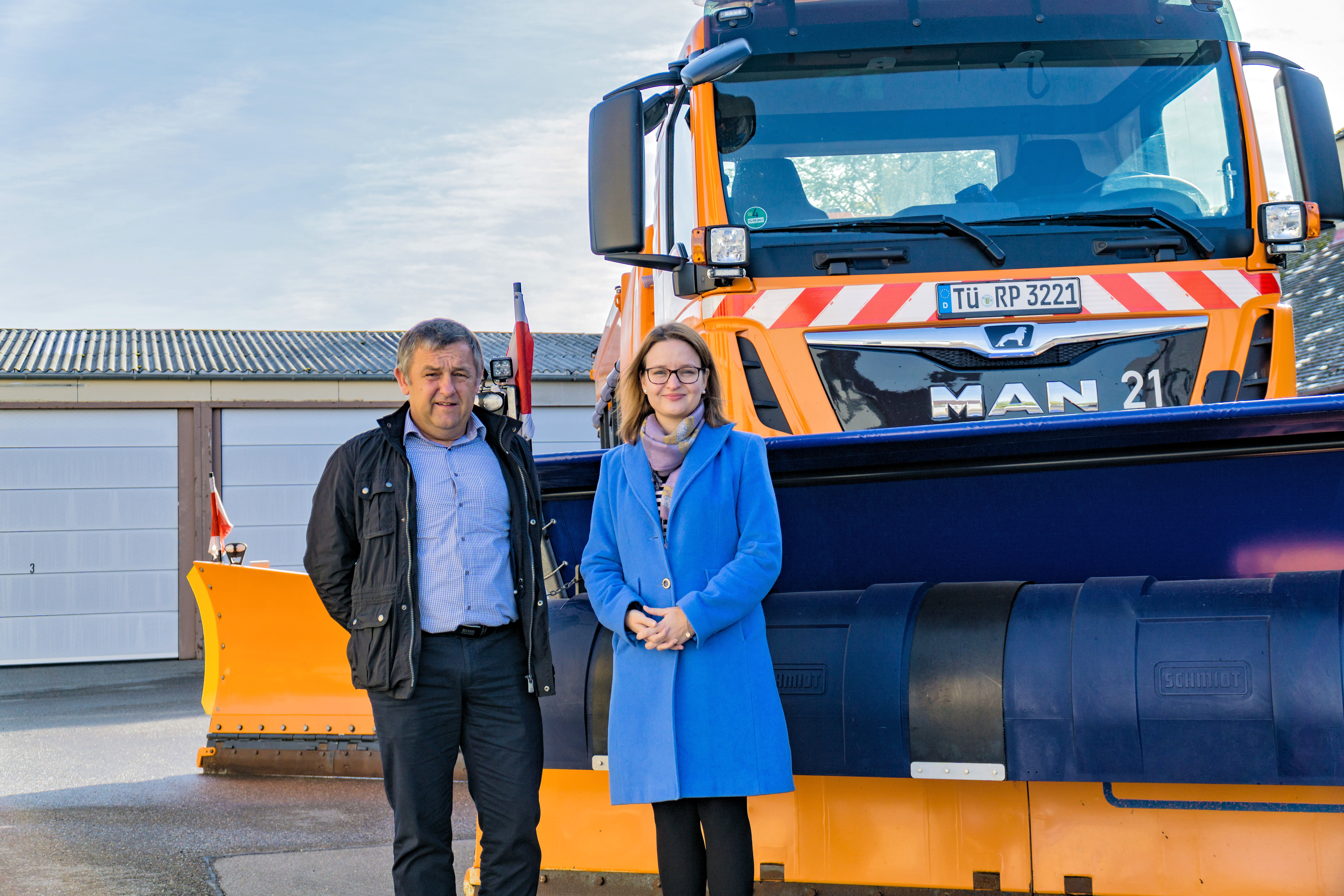Bundestagsabgeordnete besucht Autobahnmeisterei